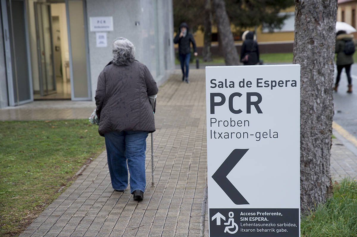 PCRak egiteko gunea, Iruñeko ospitalean. IñIGO URIZ / FOKU