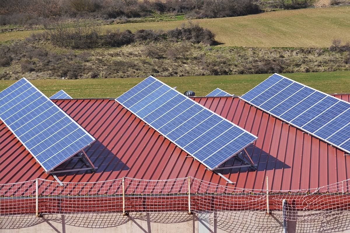 Plaka fotovoltaikoak, Ataungo pabilioi batean. TAPIA INSTALAZIO ELEKTRIKOAK