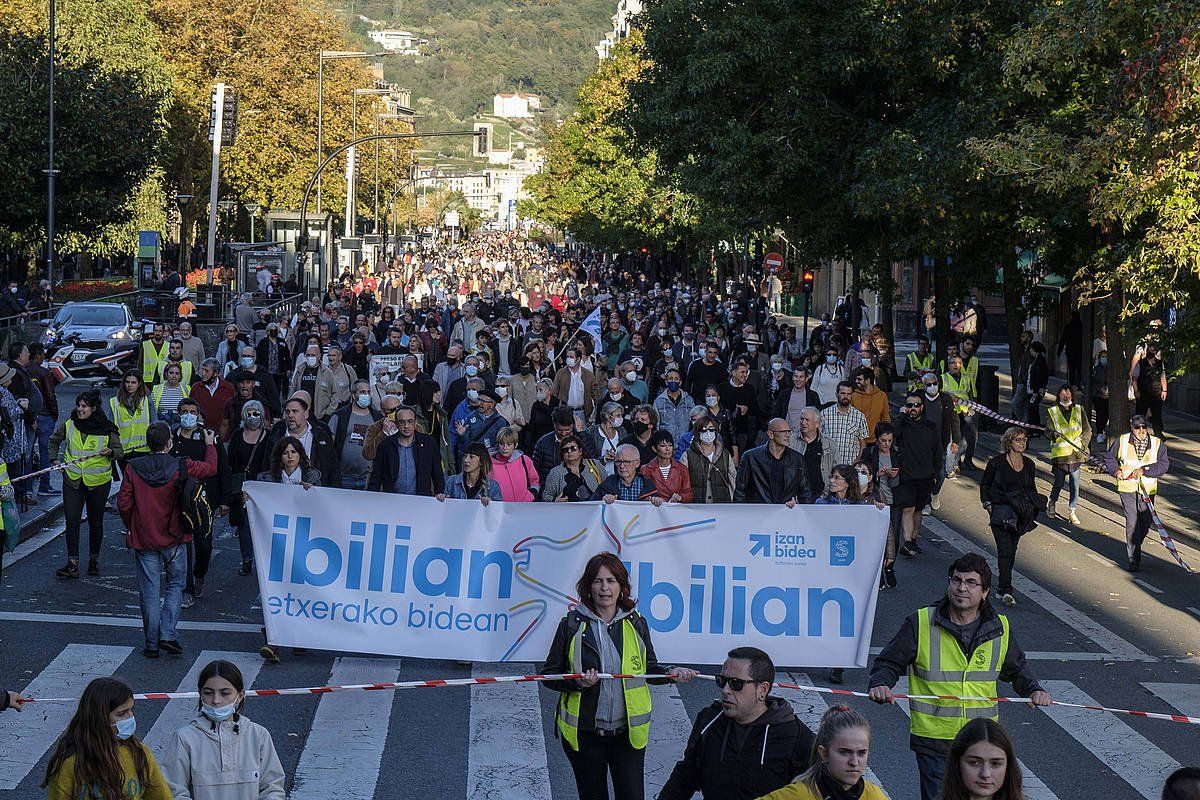 Euskal presoen eskubideen alde joan den urrian Donostian egindako manifestazioa. JON URBE / FOKU