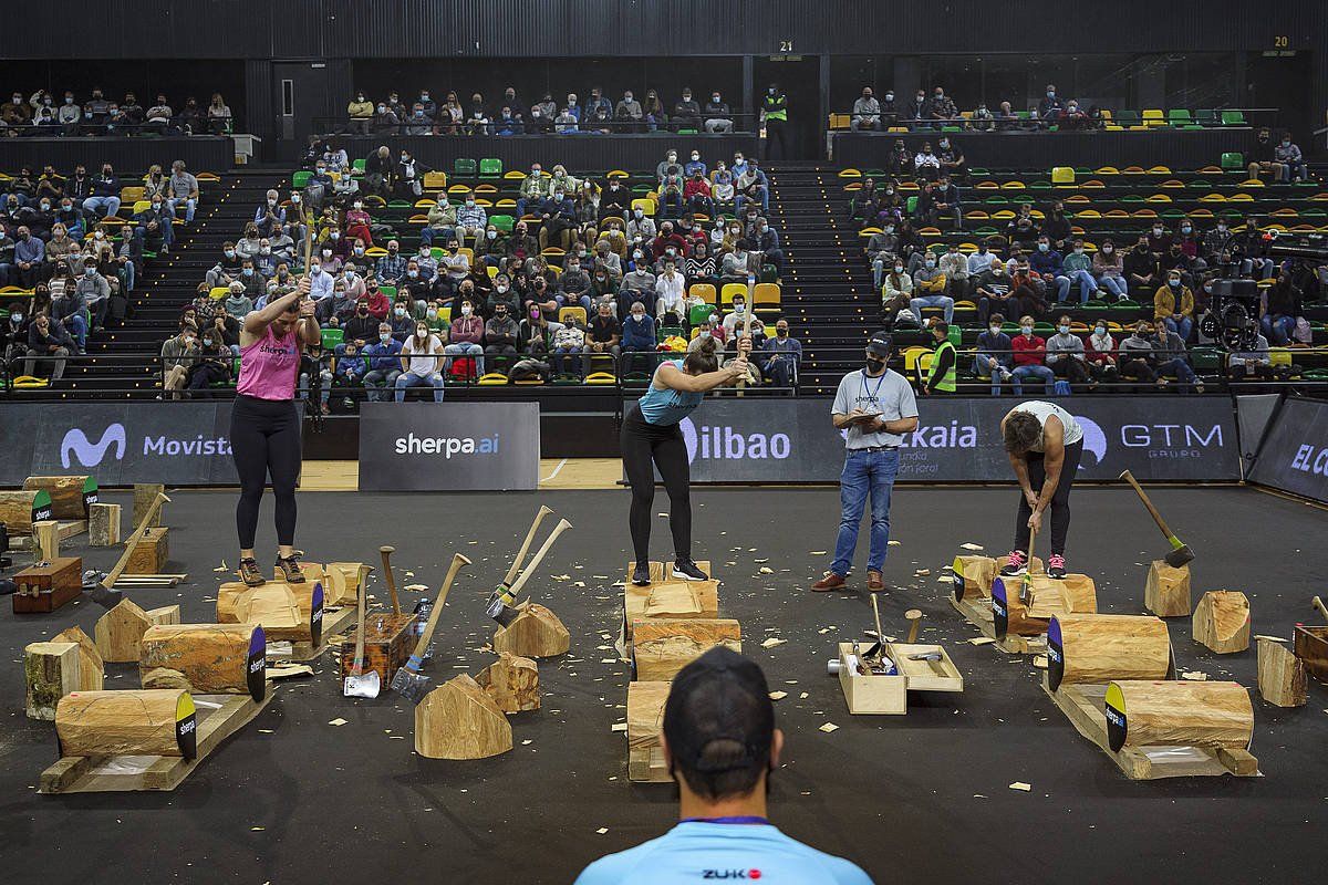 Gisasola, Ariztegi eta Ansorregi, ahalegin betean, gaur, Bilbao Arenan. ARITZ LOIOLA / FOKU