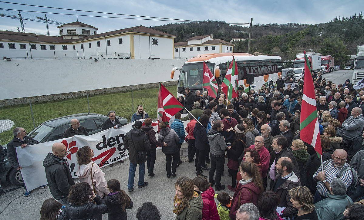 Martuteneko espetxera eginiko martxa, 2017ko urtezahar egunean. JON URBE / FOKU