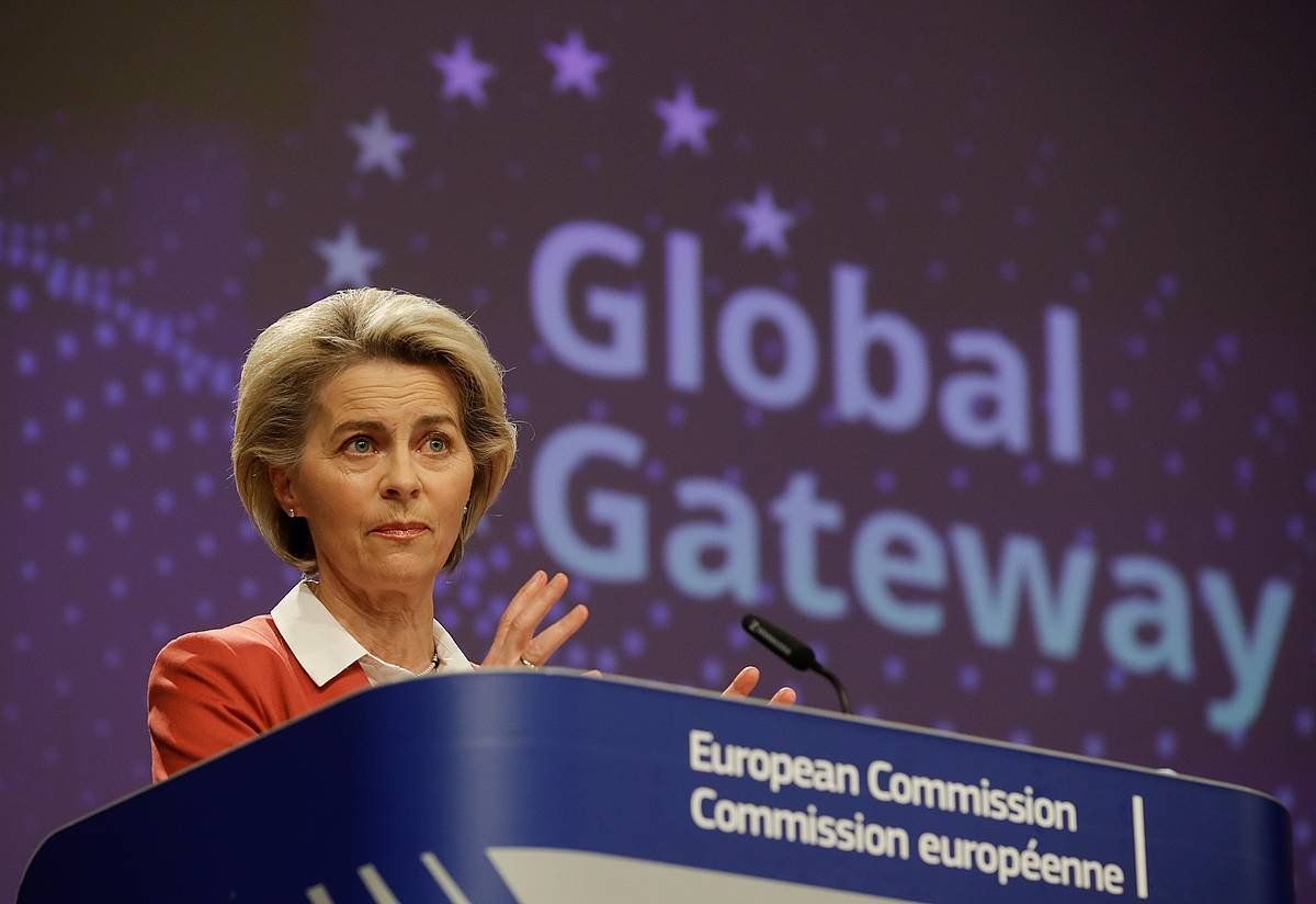 Ursula von der Leyen Europako Batzordeko presidentea, asteazken honetan eginiko agerraldian. OLIVIER HOSLET (EFE)