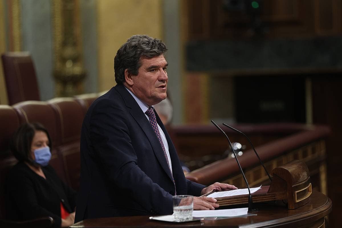 Jose Luis Escriva ministroa, Espainiako Kongresuan, gaur,. RODRIGO JIMENEZ / EFE
