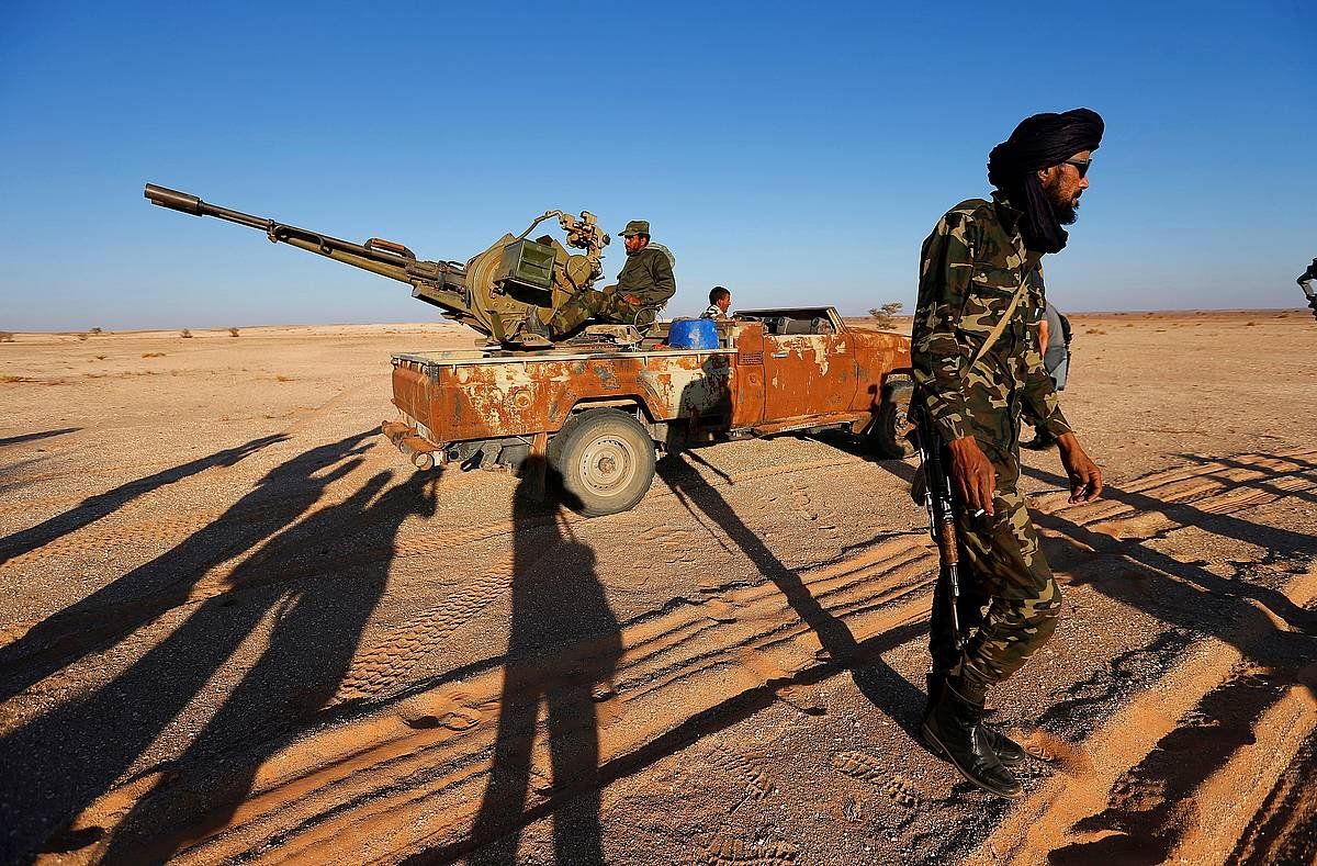 Fronte Polisarioaren soldaduak joan den urrian Mahbesen, Mendebaldeko Saharan. MANUEL LORENZO, EFE