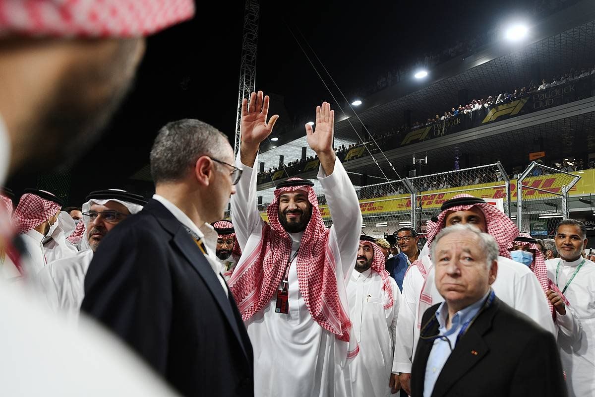 Kaxhoggi kazetariarn hilketa agintdu izanaren susmagarri Mohammed bin Salman jon zen igandean, Bat Formulako Saudi Arabako Sari Nagusia zabaltzeko ekitalian. STR / EFE