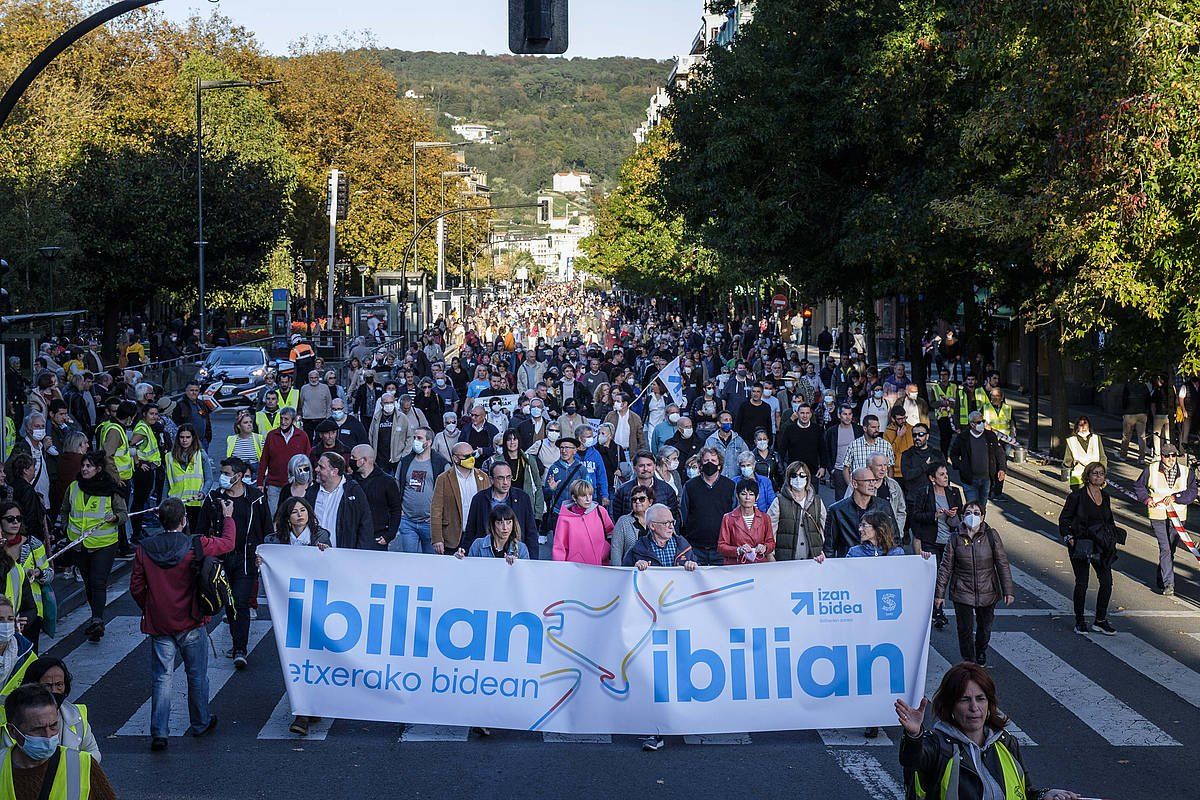 Joan den urrian euskal presoen eskubideen alde Donostian egindako manifestazioa. JON URBE / FOKU
