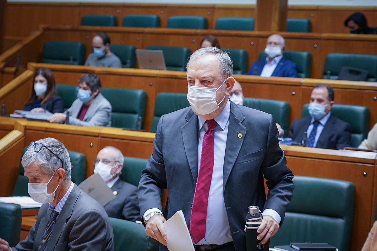 Azpiazu sailburua, Eusko Legebiltzarrean, gaur goizean. ENDIKA PORTILLO / FOKU