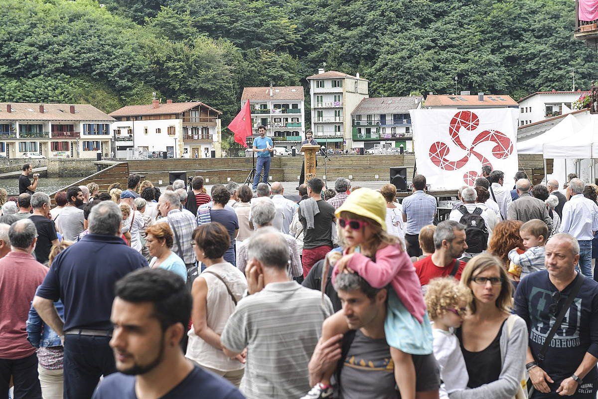 Euskal Herriaren independentziaren aldeko ekitaldi bat Pasai Donibanen, artxiboko irudi batean. IDOIA ZABALETA / FOKU