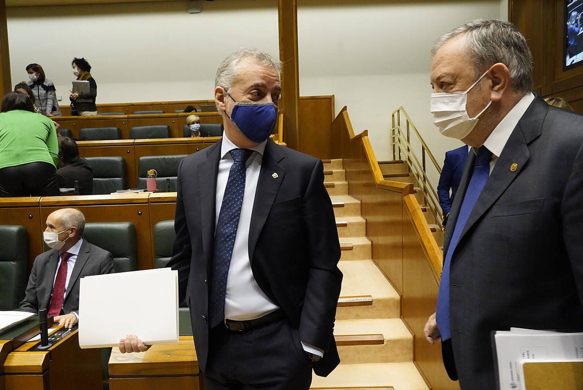 Urkullu eta Azpiazu Eusko Legebiltzarrean. RAUL BOGAJO / FOKU