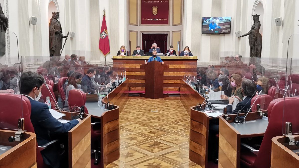 Batzar Nagusietan eginko bilkura, gaur. ARABAKO BATZAR NAGUSIAK