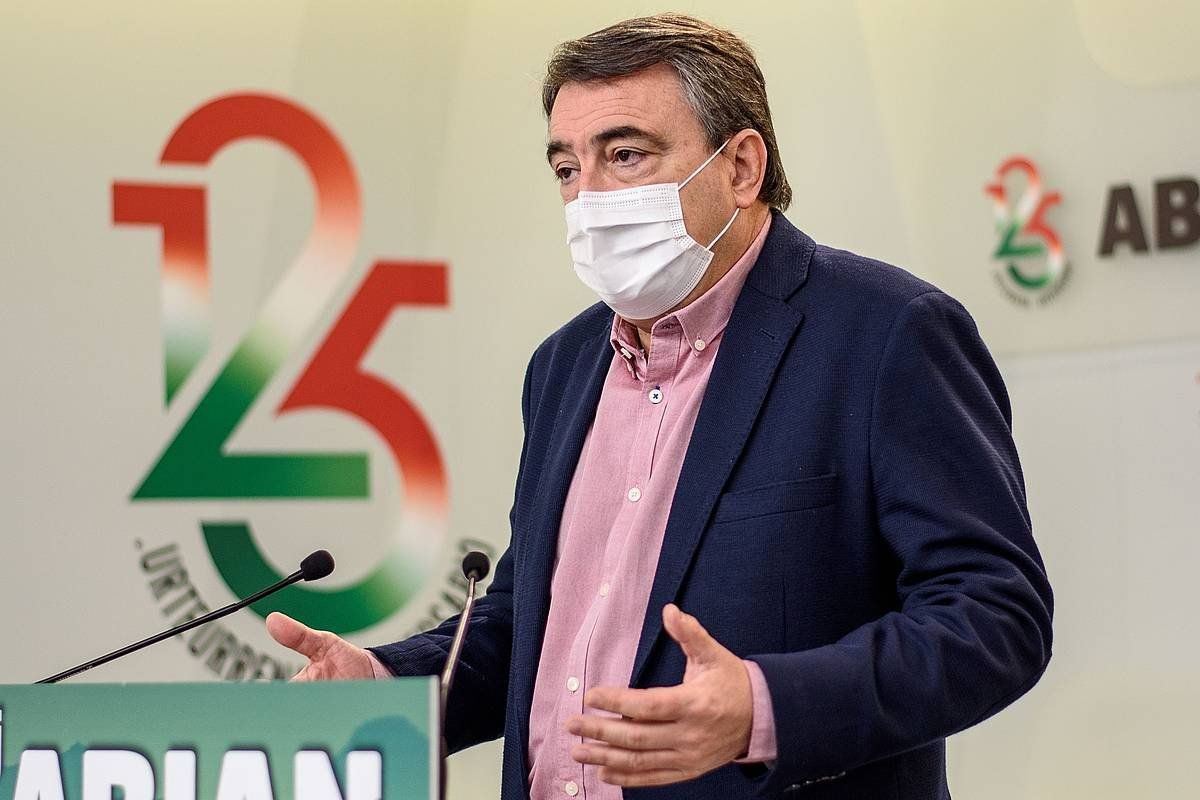 Aitor Esteban, gaur eginiko agerraldian, Bilbon. JAVIER ZORRILLA/EFE