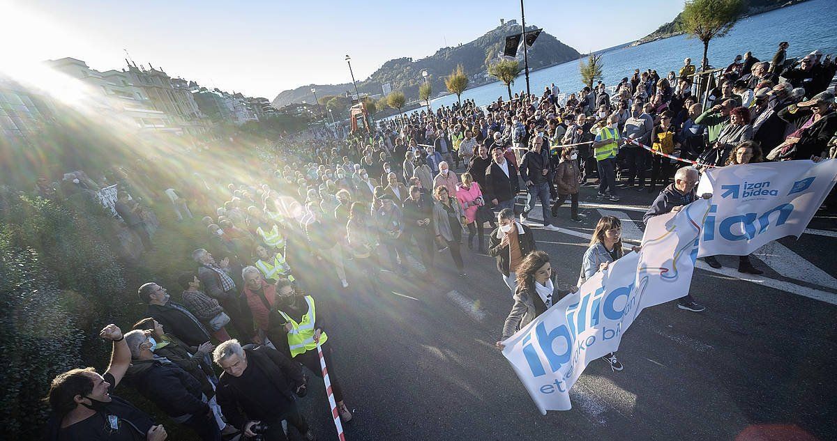 Euskal presoen eskubideen alde urrian Donostian egindako manifestazioa. JON URBE / FOKU