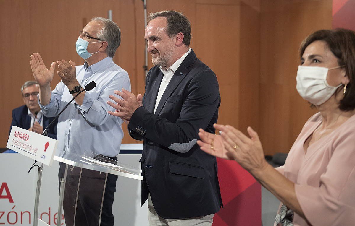 Javier Esparza, erdian, UPNk iaz egindako Batzarrean. JAGOBA MANTEROLA / FOKU