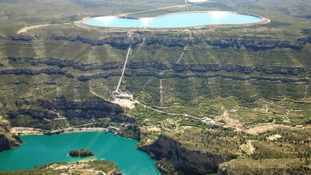 La Muelako (Espainia) ponpaketa bidezko zentral hidroelektrikoa. BERRIA