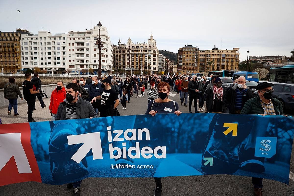 Sarek Donostian egindako manifestazio bat, iazko abenduan. JAVIER ETXEZARRETA / EFE