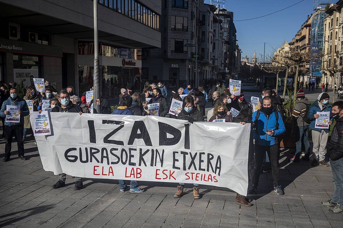 Izadi haurraren alde Iruñean sindikatuek egindako protesta bat, joan den astean. JAIZKI FONTANEDA / FOKU
