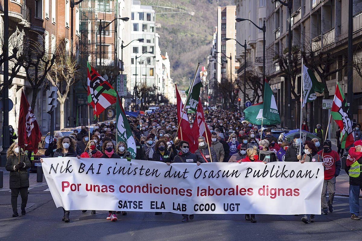 Osasungintza publikoaren alde Bilbon egin duten manifestazioa, gaur. ARITZ LOIOLA / FOKU