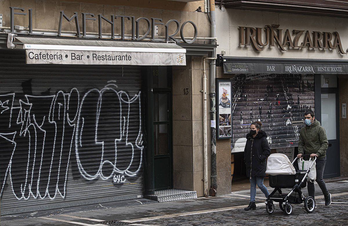 Iruñeako bi taberna, itxita. JAGOBA MANTEROLA / FOKU