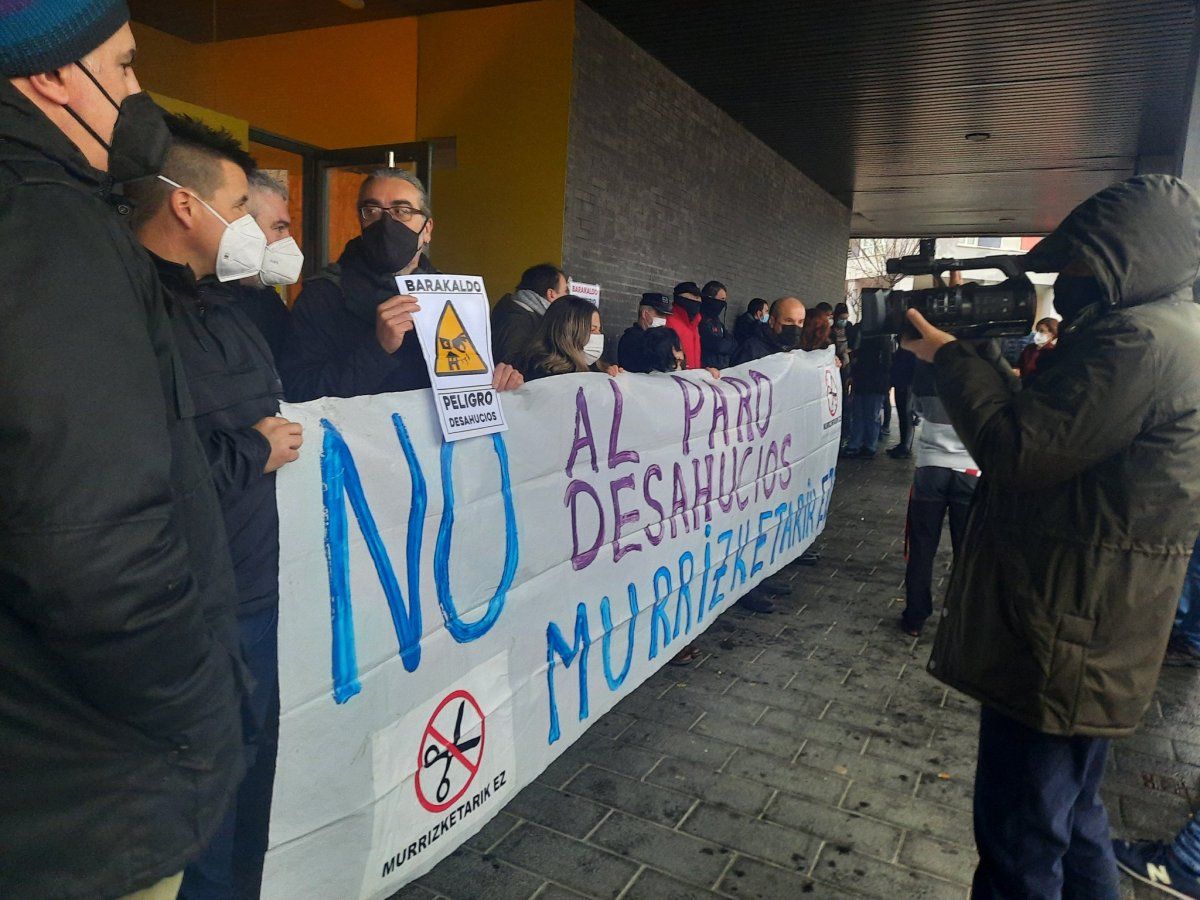 Barakaldon izandako etxegabetzea salatzeko protesta, gaur. 97 IRRATIA