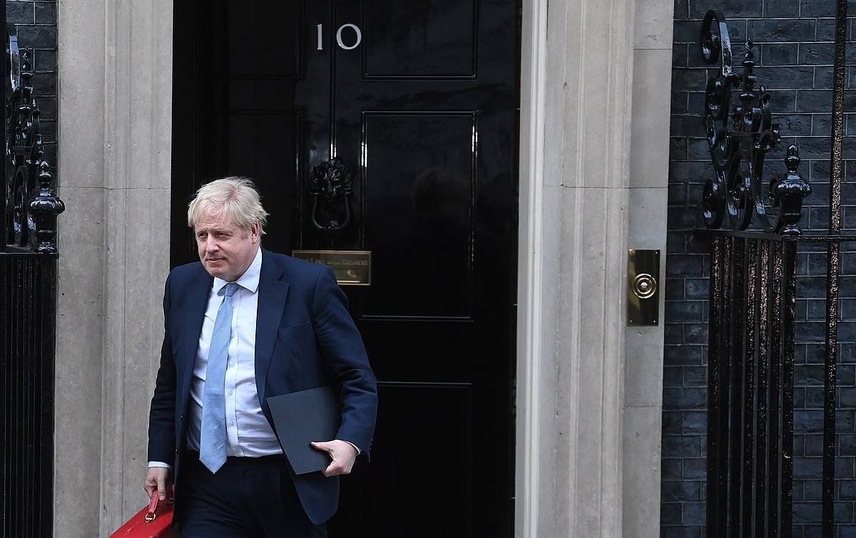Boris Johnson, gaur, Downing Streeteko 10. zenbakitik ateratzen. NEIL HALL / EFE