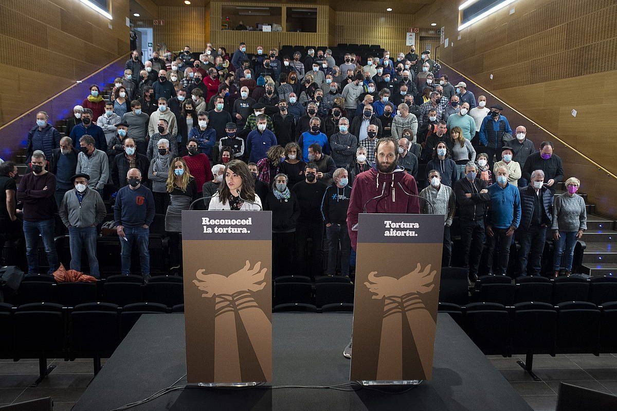 Nafarroako Torturatuen Sarearen agerraldia Berriozarko musika eskolako areto nagusian. IñIGO URIZ / FOKU