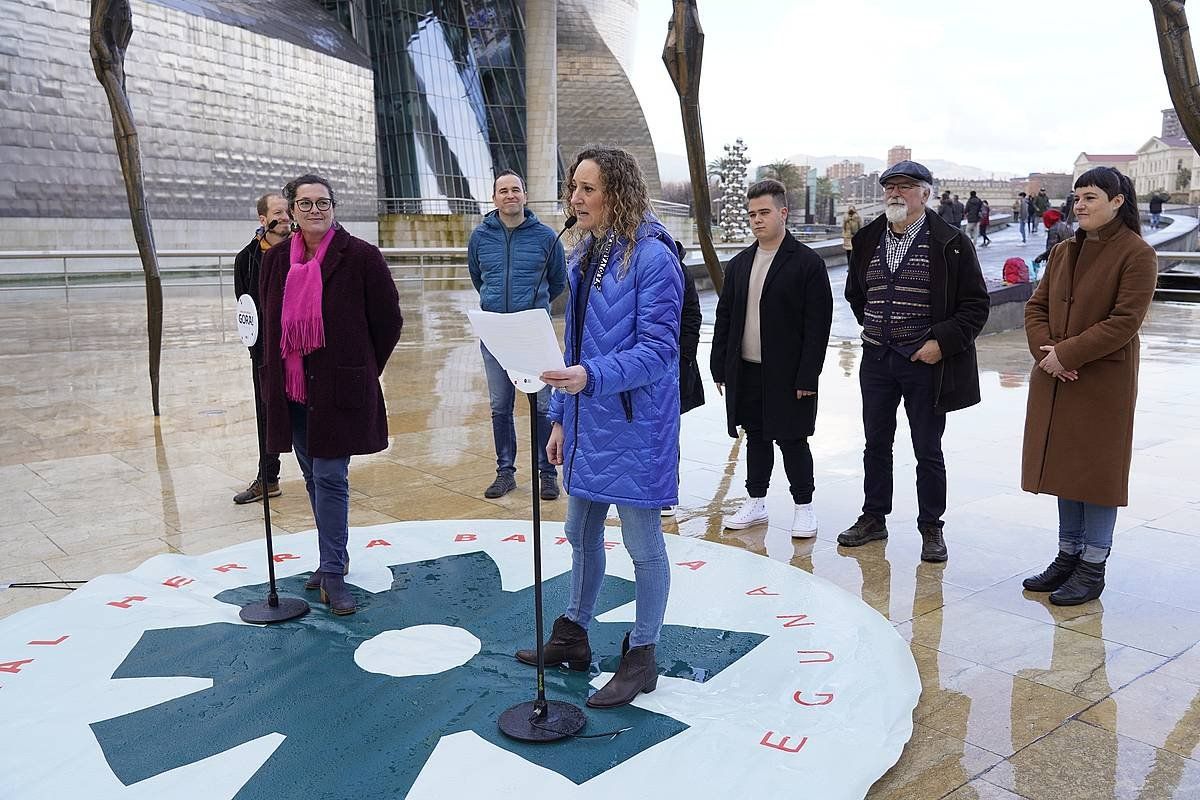 Deitzaileak, proposamenaren aurkezpenean. ARITZ LOIOLA, FOKU