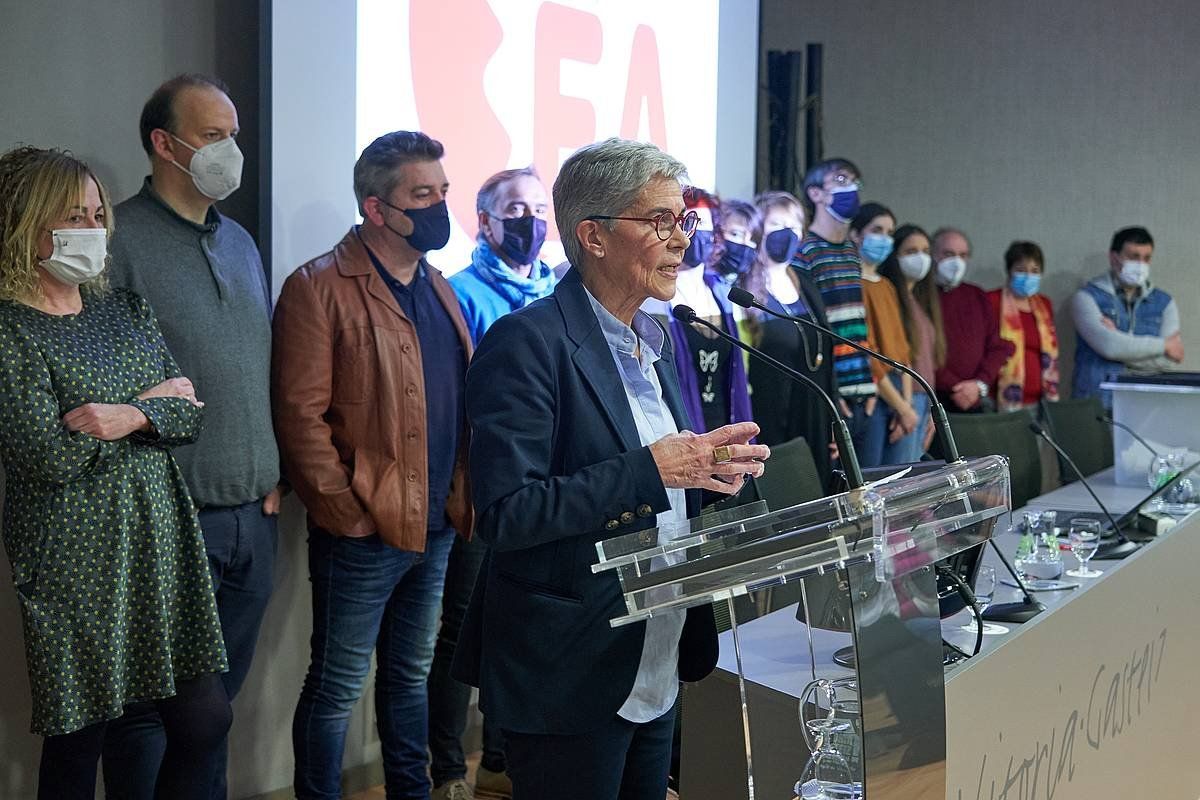 Esther Larrañaga, gaur, ildo kritikoaren buru izango den talde berria aurkezten, Gasteizen. L. RICO / EFE