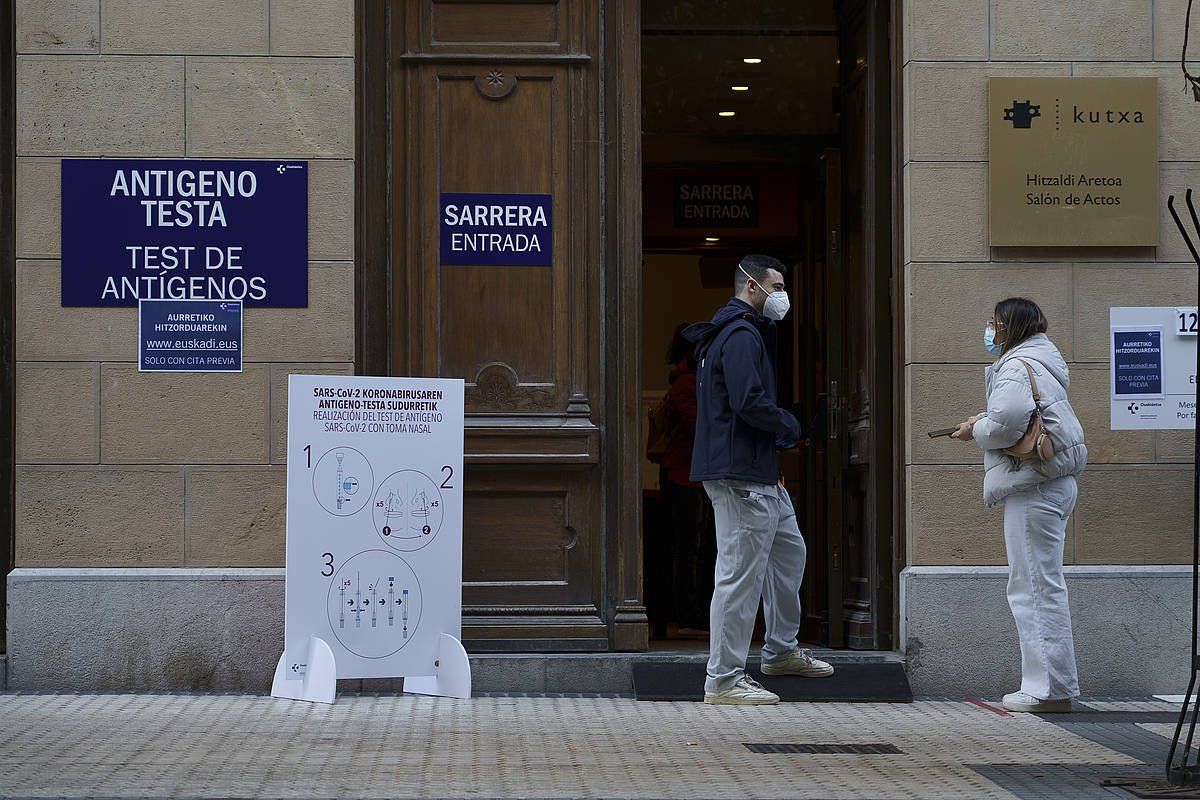 Antigeno progak egiteko zentro bat, Donostian. GORKA RUBIO