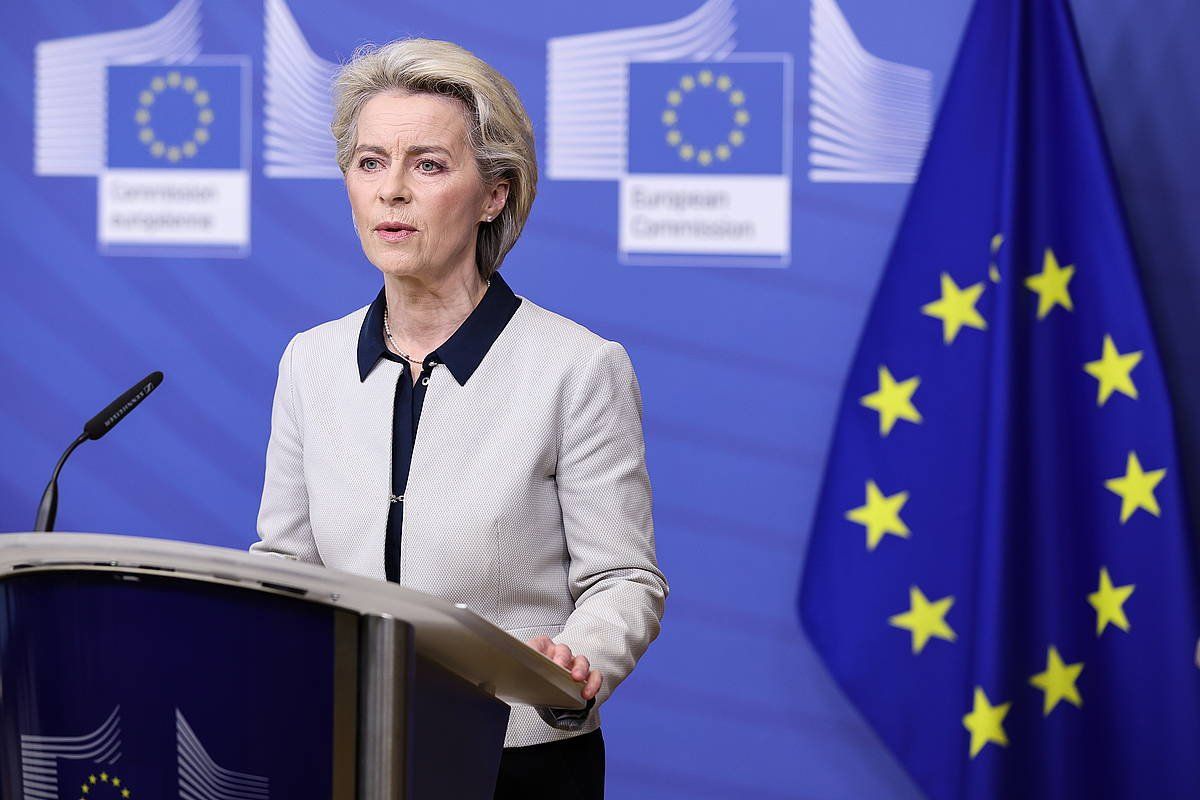 Ursula Von der Leyen, gaur goizeko agerraldian. KENZO TRIBOUILLARD / EFE