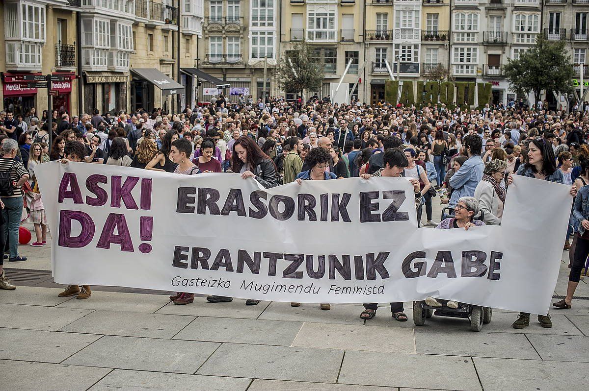 Hilketa matxista salatzeko Gasteizko Mugimendu Feministak deitutako manifestazioa 2018ko apirilean. JAIZKI FONTANEDA / FOKU