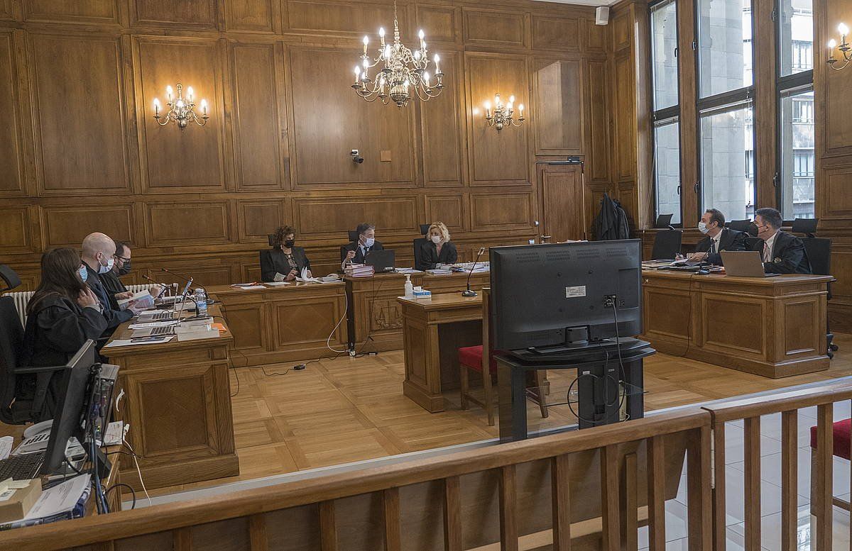 Epaiketaren lehen saioa. ANDONI CANELLADA, FOKU
