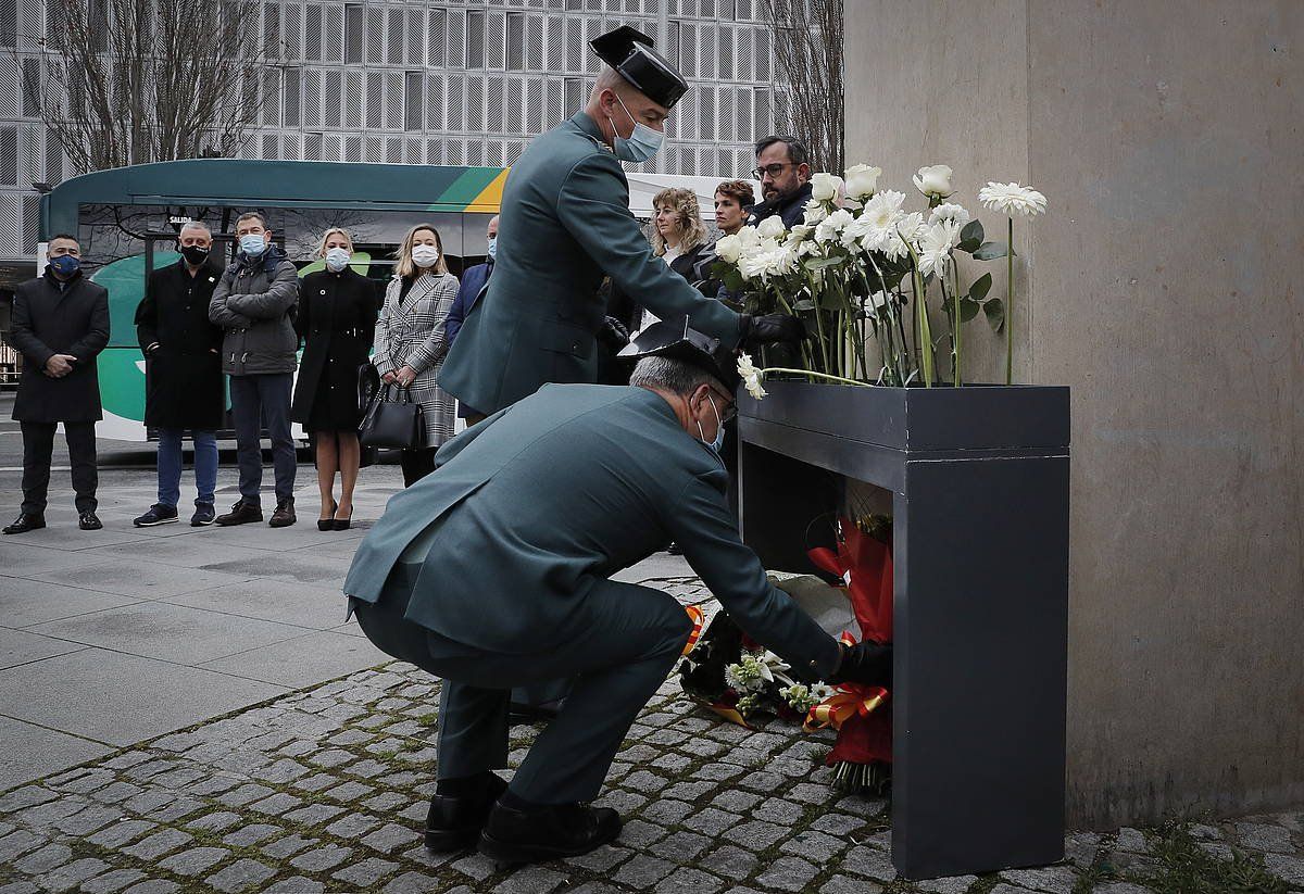 Terrorismoaren Kontrako Europako Egunaren harira gaur eginiko ekitaldia, Iruñeko Konstituzio plazan. VILLAR LOPEZ, EFE