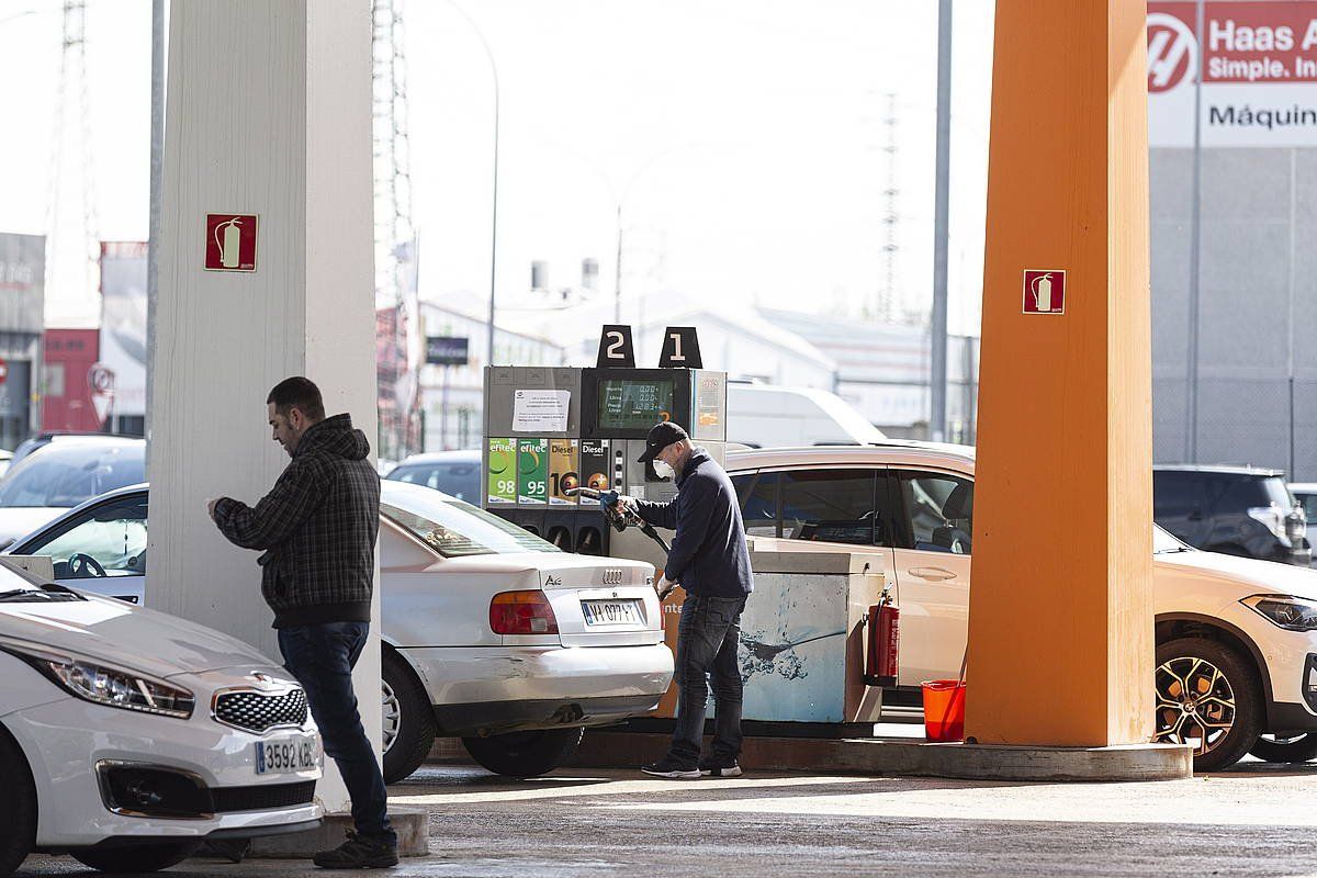 Gasteizko gasolindegi bat. ENDRIKA PORTILLO (FOKU)