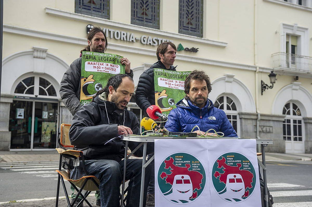 Tren sozialaren aldeko finantzaketa kolektiboa abiatu dute. JAIZKI FONTANEDA/ FOKU