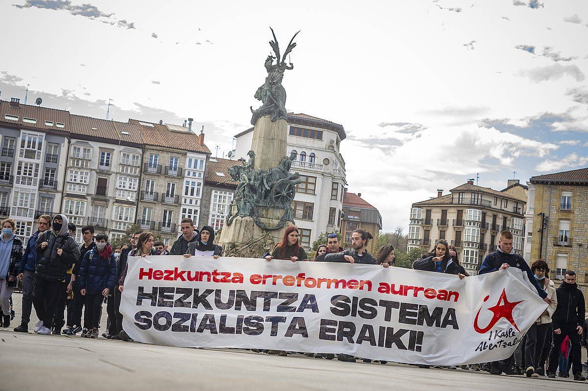 Atzoko ikasleen manifestazioa, Gasteizen. JAIZKI FONTANEDA / FOKU