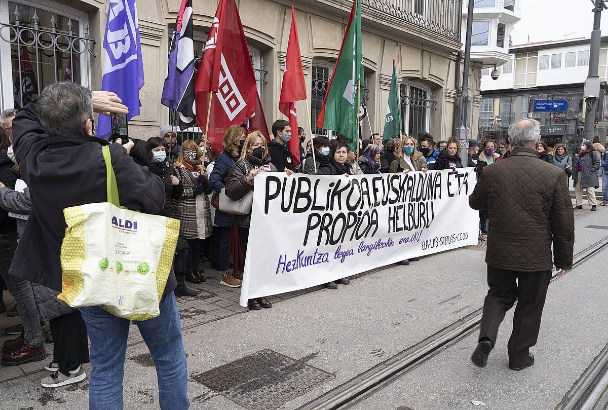 ELA, Steilas eta LABek hezkuntza itunaren zirriborroaren aurka egindako protesta bat. RAUL BOGAJO/ FOKU