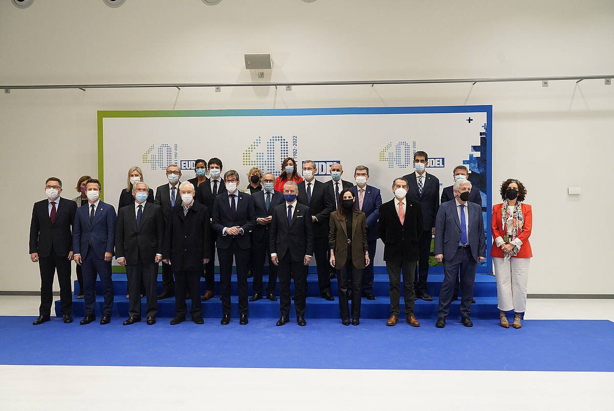 Eudelen familia argazkia, Gasteizen. RAUL BOGAJO / FOKU