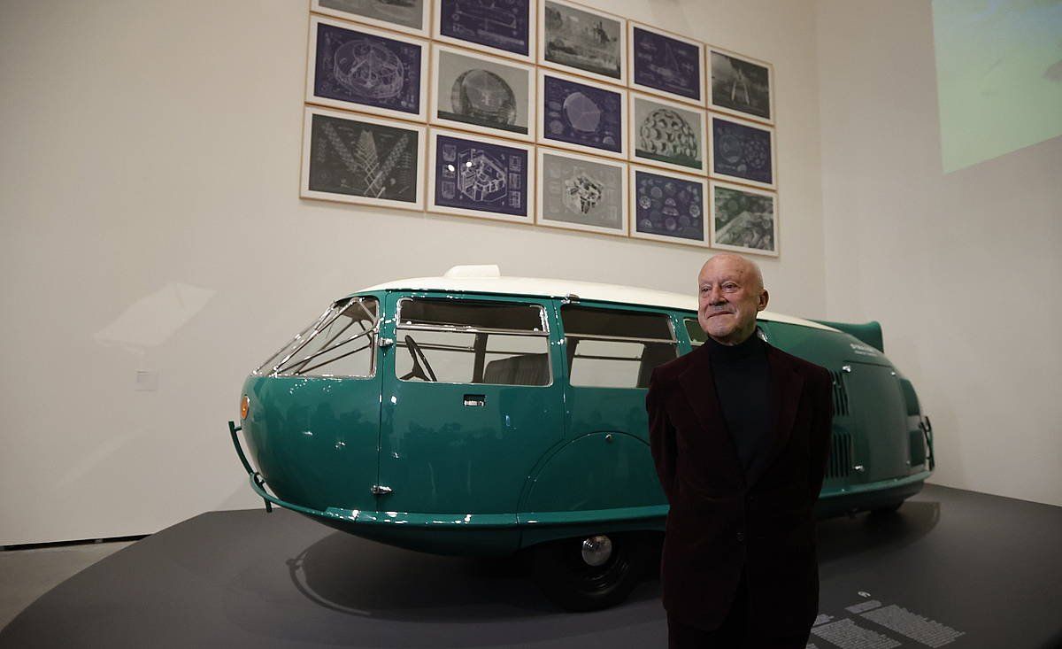 Norman Foster arkitektoa Bilboko erakusketan. LUIS TEJIDO/ EFE
