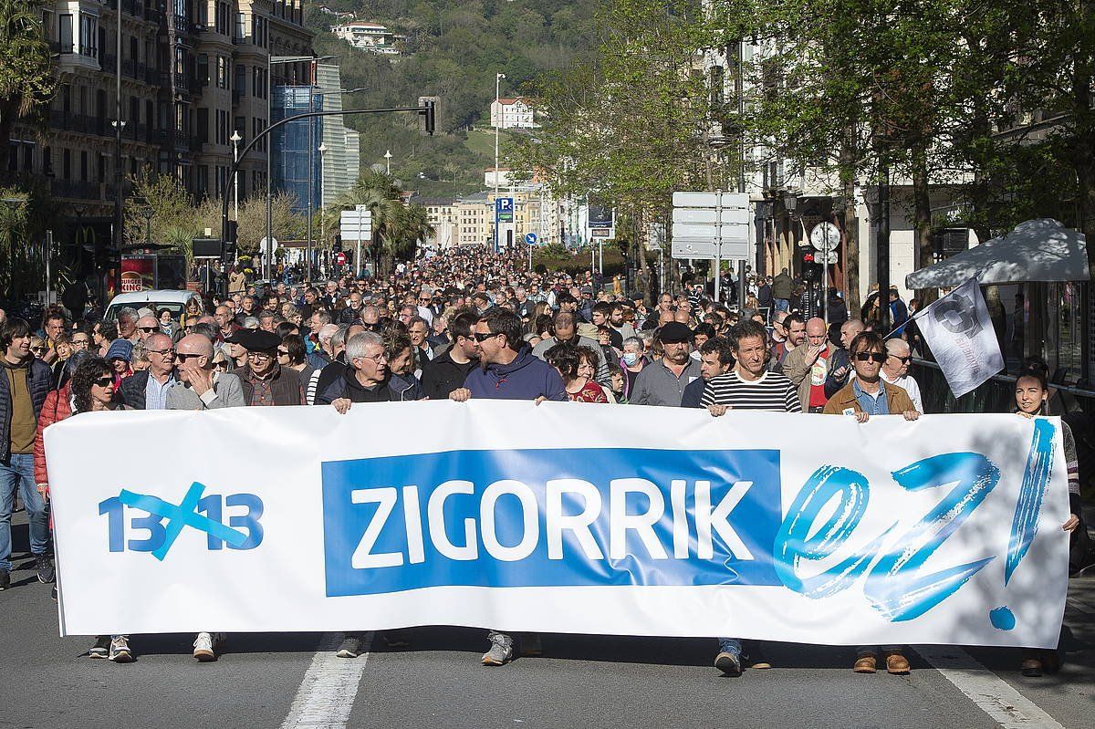 13/13 auziko epaiaren aurka gaur Donostian egindako manifestazioa. IÑIGO URIZ / FOKU