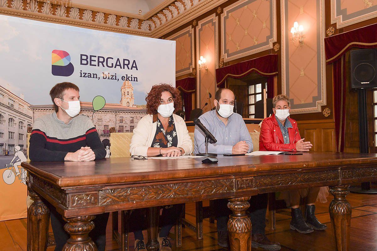 Aitor Aranzabal, Ainhoa Lete, Gorka Artola eta Kristina Markina, abenduan emandako prentsaurrekoan. IDOIA ZABALETA/FOKU