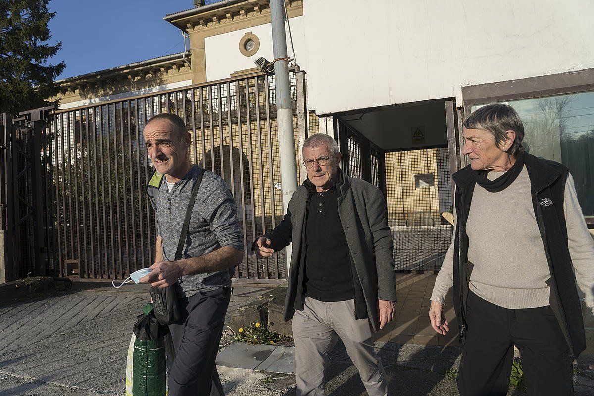 Xabier Atristain euskal preso ohia, Martuteneko kartzelatik atera zen unean, otsailean. ANDONI CANELLADA / FOKU