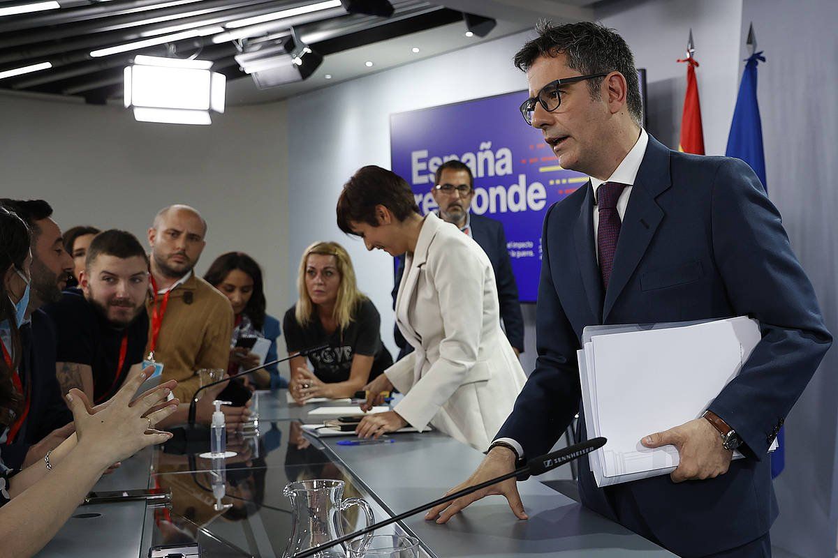 Felix Bolaños, gaur eman duen prentsaurrekoaren ondoren. J.J GUILLEN/EFE