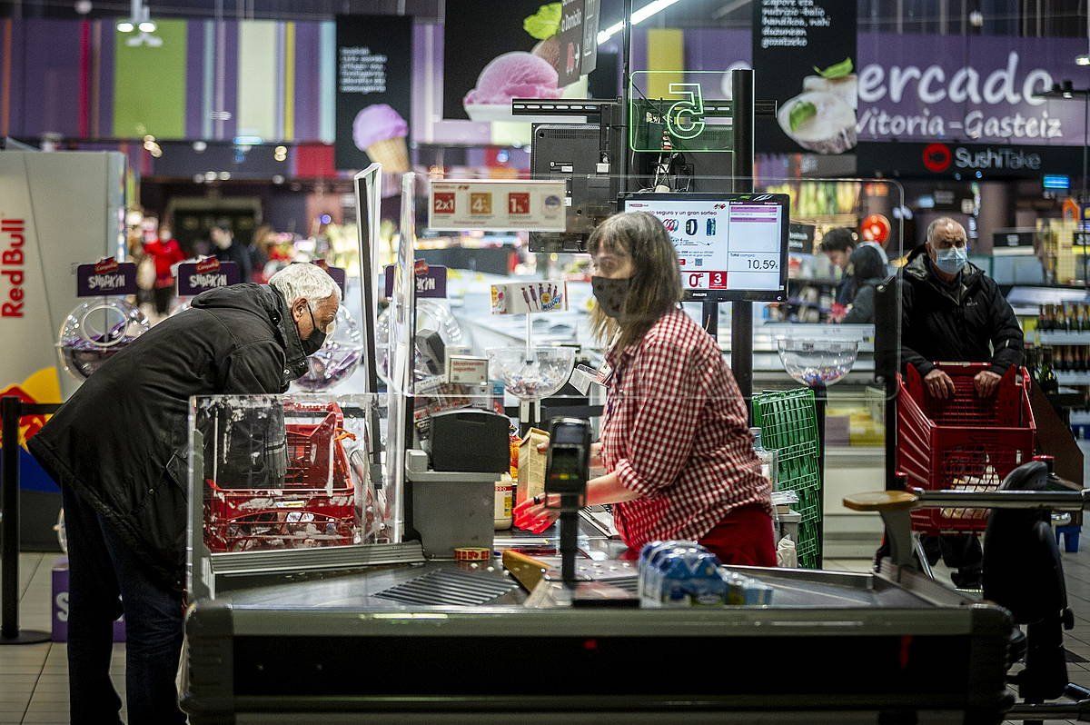 Eroskiren supermerkatu bat, Gasteizen. JAIZKI FONTANEDA/FOKU