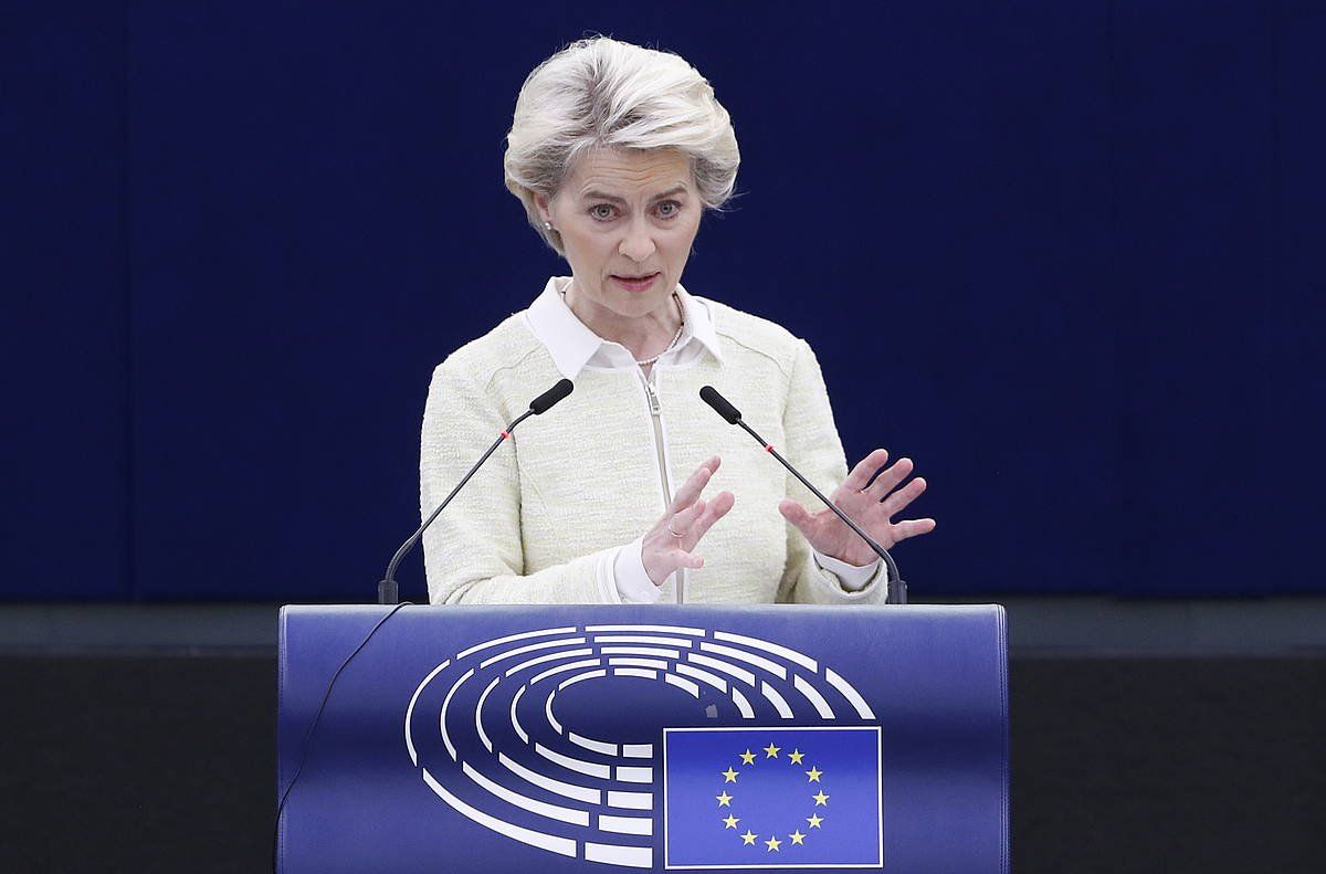 Ursula Von der Leyen Europako Batzordeko presidentea, gaur, Europako Parlamentuan. ULIEN WARNAND / EFE