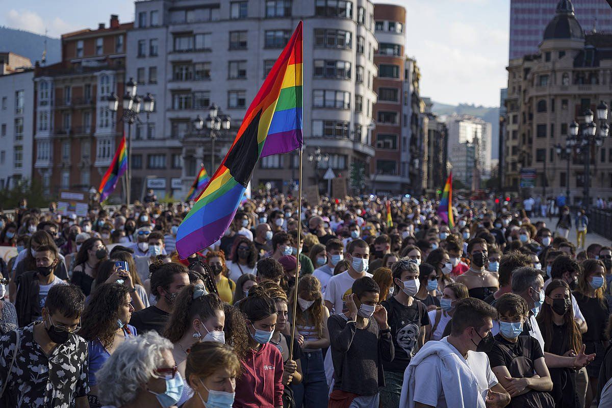 LGTBI mugimenduak deituta, homofobiaren aurkako manifestazioa Bilbon, iazko urrian. ARITZ LOIOLA, FOKU