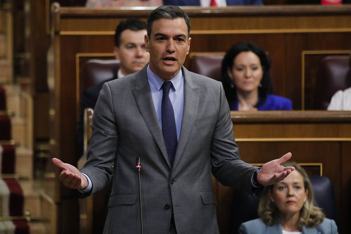 Pedro Sanchez Espainiako presidentea, gaur, Kongresuko osoko bilkuran. JUAN CARLOS HIDALGO / EFE