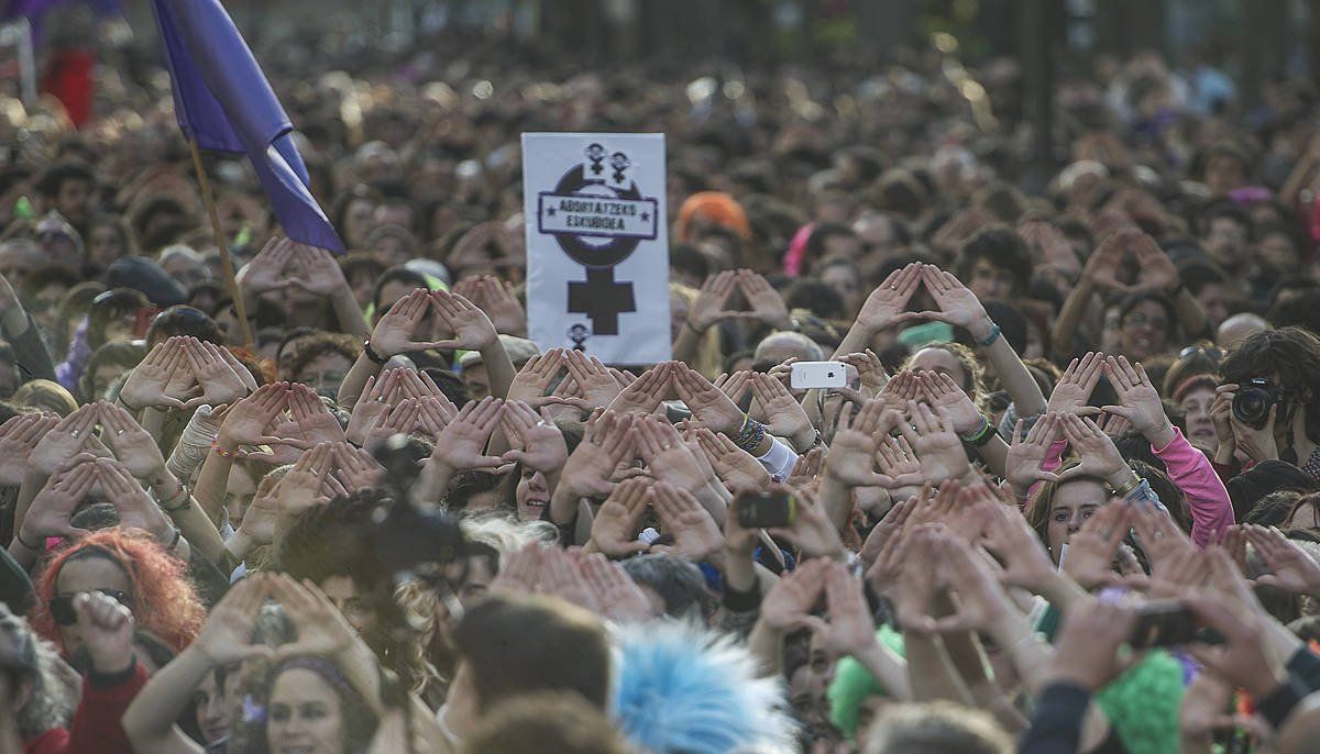 Abortatzeko eskubidearen aldeko manifestazioa bat, Iruñean, 2014an. JAGOBA MANTEROLA, FOKU