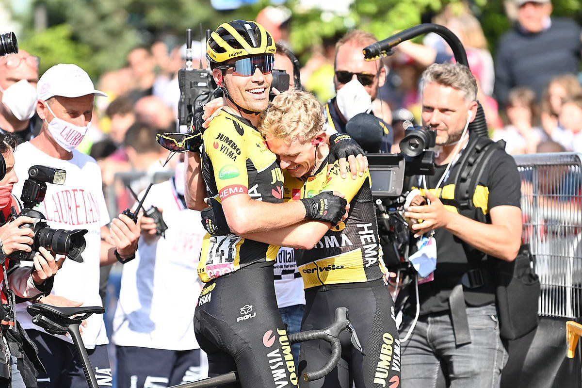 Tom Dumoulin eta Koen Bouwman, garaipena ospatzen. GIRO DE ITALIA