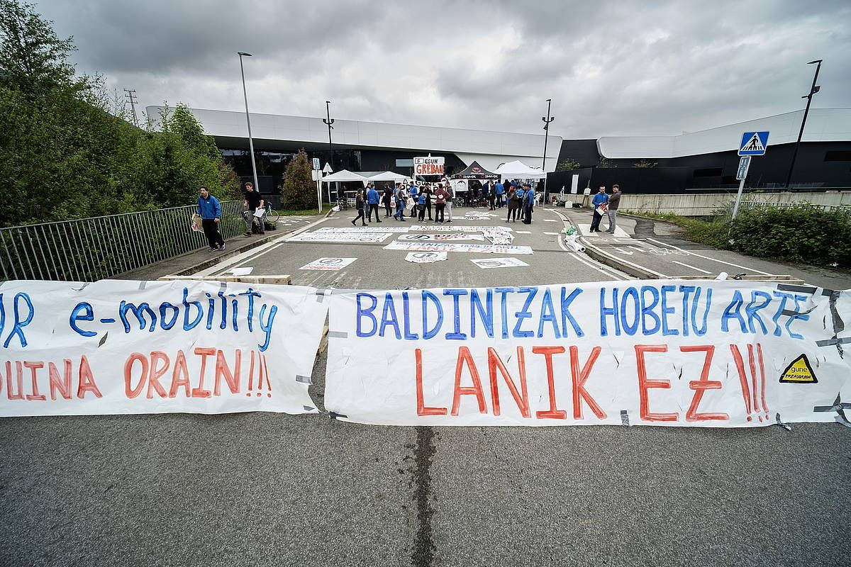 Adunako lantegiko sarrera itxita. JON URBE (FOKU)