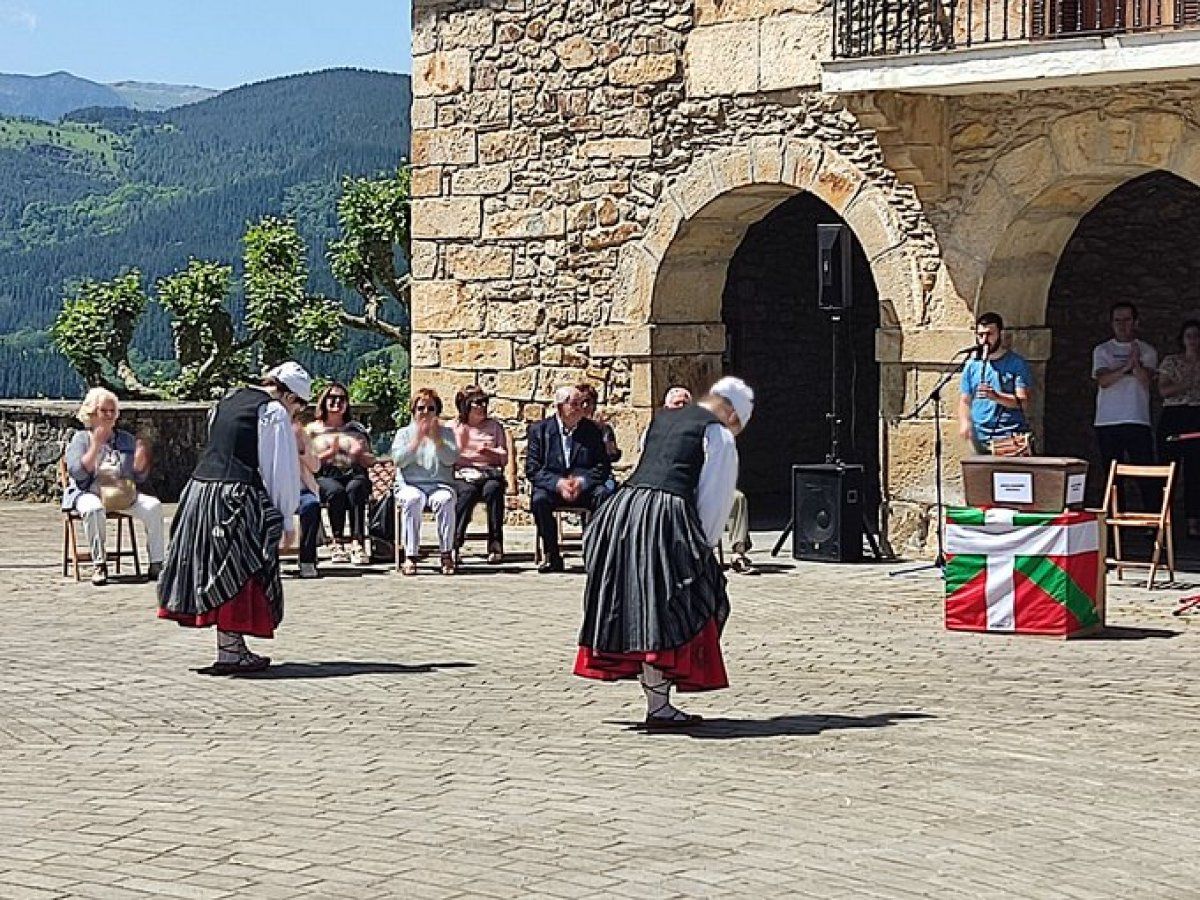 Atzoko ekitaldiko irudi bat. FALAS ITUSIOL FAMIRRIE